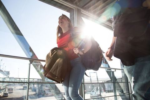 Umfassend geschützt: Wer für mehrere Monate ins Ausland reist, sollte sich mit einem Langzeit-Auslandskrankenschutz absichern. F
