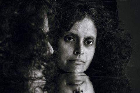 Die britische Historikerin Surekha Davies beschäftigt sich professionell mit Monstern, seit sie ihnen als Kuratorin der British Library auf jahrhundertealten Karten begegnete. Wenn sie nicht schreibt oder forscht, arbeitet sie auch als Monsterberaterin für Filme