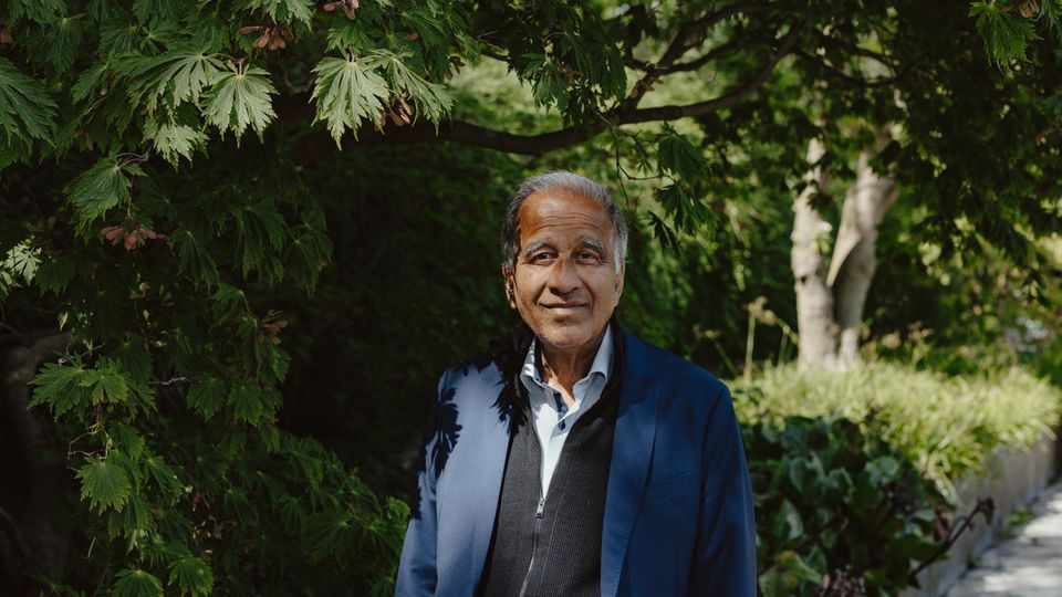 16.05.2022             Engl.: Mojib Latif, meteorologist, oceanographer, climatologist, university lecturer portrait