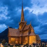 Ort Lom mit Stabkirche