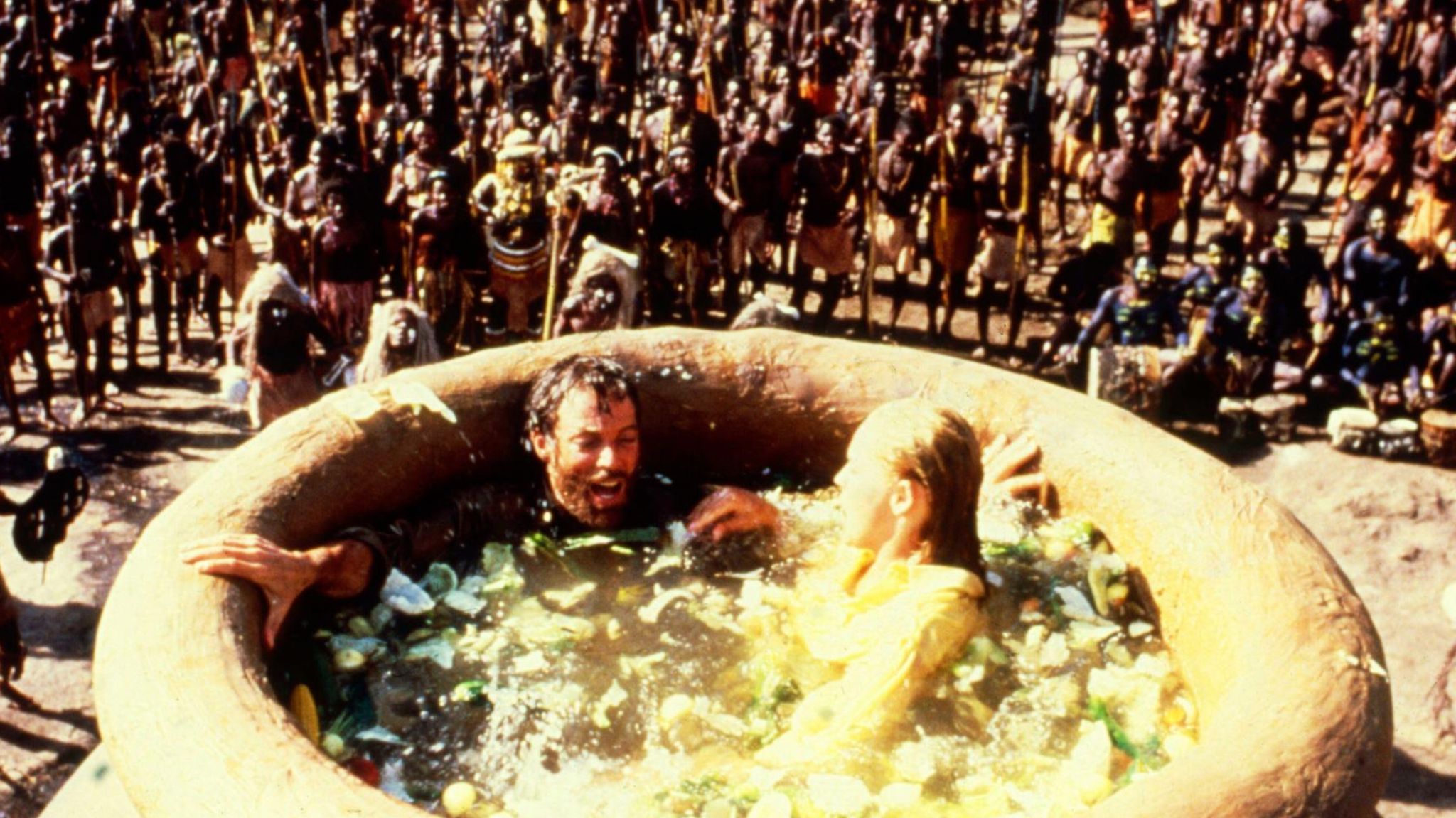 Freuds Thesen vom triebgesteuerten, menschenfressenden Wilden prägen unser Denken bis heute, denn die rassistischen und unhaltbaren Stereotype lebten auch in Filmen fort, wie hier in "Quatermain" von 1985