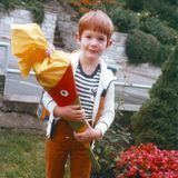 Schon als Kind interessiert sich Alexander Gerst, geboren am 3. Mai 1976 in Künzelsau, "für alles, was mit Entdeckung zu tun hat". Für Dinosaurier zum Beispiel, für Stürme, Vulkane – und für das Weltall. Seine Familie gibt ihm Halt: "Ich hatte das Glück, dass immer jemand da war, der mir auch neue Chancen eröffnet hat." Als UNICEF-Botschafter engagiert Gerst sich inzwischen seit Jahren für Kinder weltweit, die es schwieriger haben.   