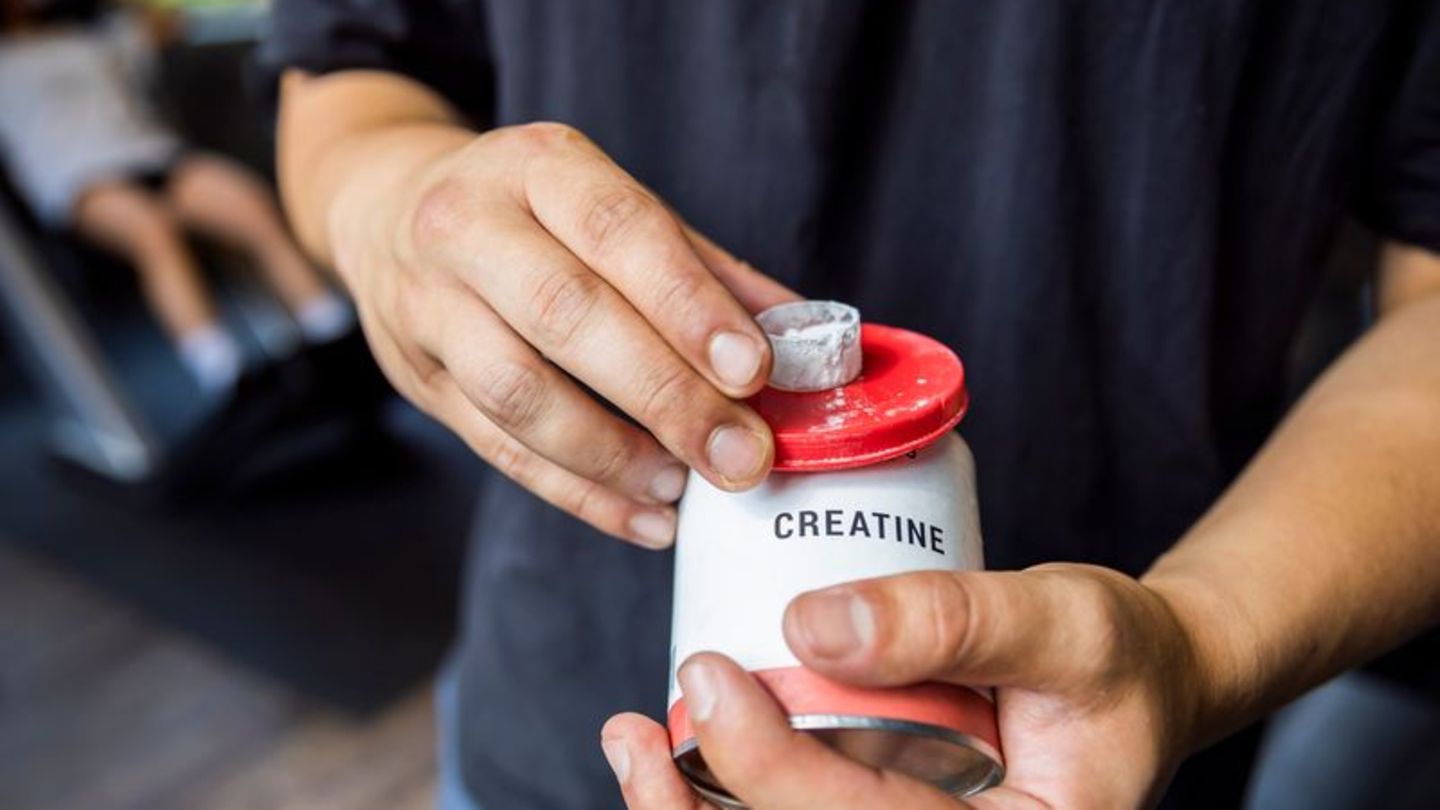 Kreatin ist kein Cheatcode – eher ein Upgrade: Für kurze, harte Belastungen kann es Leistung pushen. Ohne intensive Einheiten bl