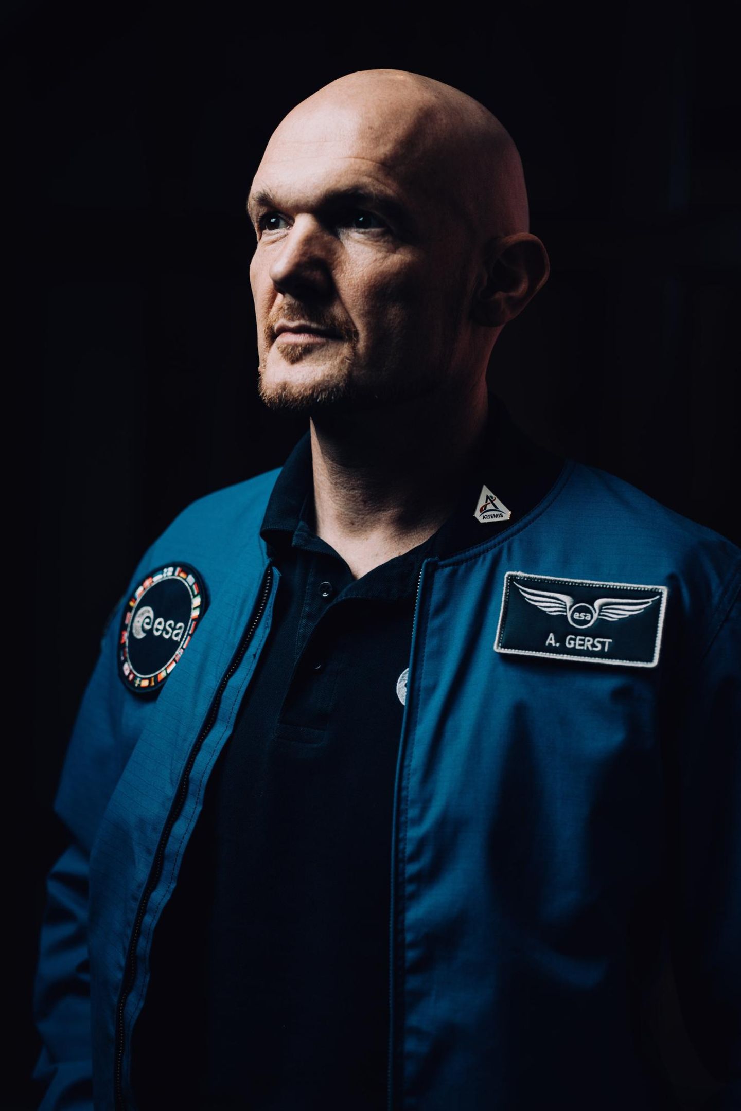 Seit März 2023 leitet Gerst bei der ESA die Abteilung "Astronaut Operations", zu der unter anderem die Unterstützung künftiger Mondmissionen gehört. Im neuen Artemis-Programm sollen erstmals bald auch europäische Astronauten und Astronautinnen zum Mond fliegen. Den ersten ESA-Platz soll ein Deutscher bekommen. "Der Fokus wird nun auf der Forschung liegen", sagt der Geophysiker Gerst. "Der Mond ist gewissermaßen der achte Kontinent unserer Erde."
