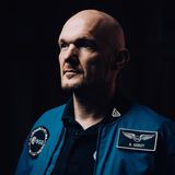 Seit März 2023 leitet Gerst bei der ESA die Abteilung "Astronaut Operations", zu der unter anderem die Unterstützung künftiger Mondmissionen gehört. Im neuen Artemis-Programm sollen erstmals bald auch europäische Astronauten und Astronautinnen zum Mond fliegen. Den ersten ESA-Platz soll ein Deutscher bekommen. "Der Fokus wird nun auf der Forschung liegen", sagt der Geophysiker Gerst. "Der Mond ist gewissermaßen der achte Kontinent unserer Erde."