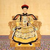 Der junge Kaiser Qianlong, 25. September 1711 – 7. Februar 1799, im ersten Jahr seiner Herrschaft.