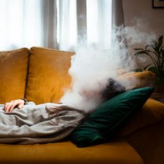 Brain Fog hat viele Gesichter. Betroffene berichten von Verwirrung, geistiger Erschöpfung, Erinnerungslücken oder verschwommener Sicht