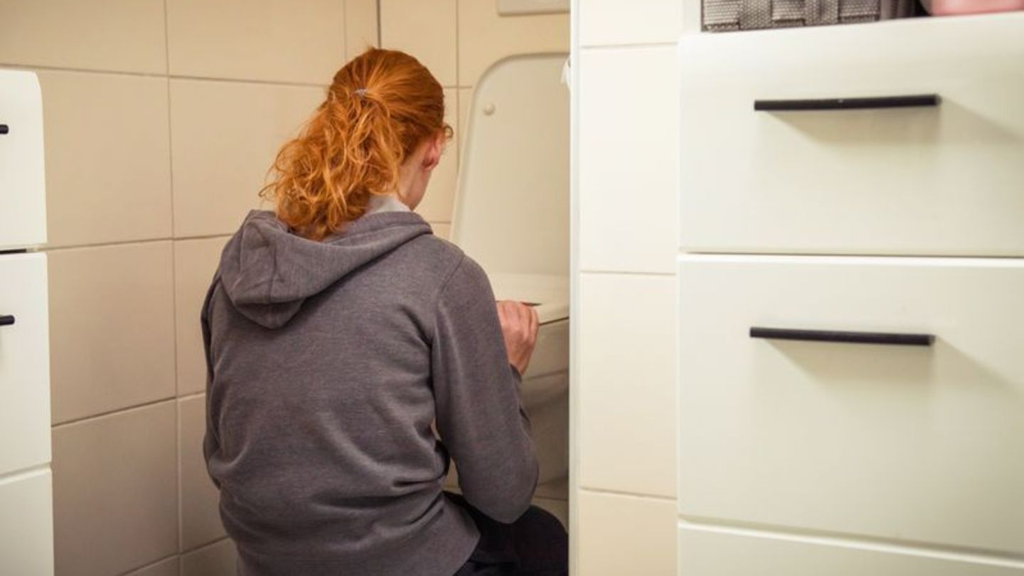 Magen-Darm-Erreger wie das Norovirus sind hochansteckend. Erste Symptome können sich schon wenige Stunden nach der Ansteckung ze