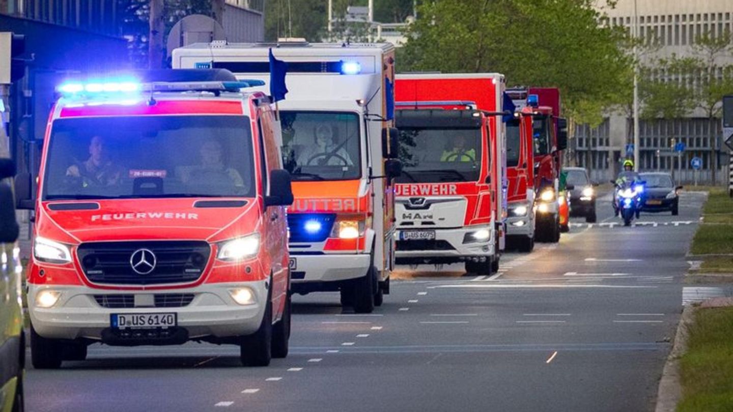 Eine Kontaktperson wurde nach Düsseldorf ins Uniklinikum gebracht. Foto: Persbureau Heitink/dpa
