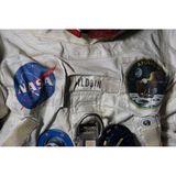 Dieser Anzug ist eines der berühmtesten technischen Objekte des 20. Jahrhunderts: Buzz Aldrin trug ihn bei der Apollo-11-Mission 1969. Aldrin war der Pilot der Mondlandefähre "Eagle" und betrat nach Neil Armstrong als zweiter Mensch den Mond. Die Fotografie des Raumanzugs stammt aus dem Jahr 2014.