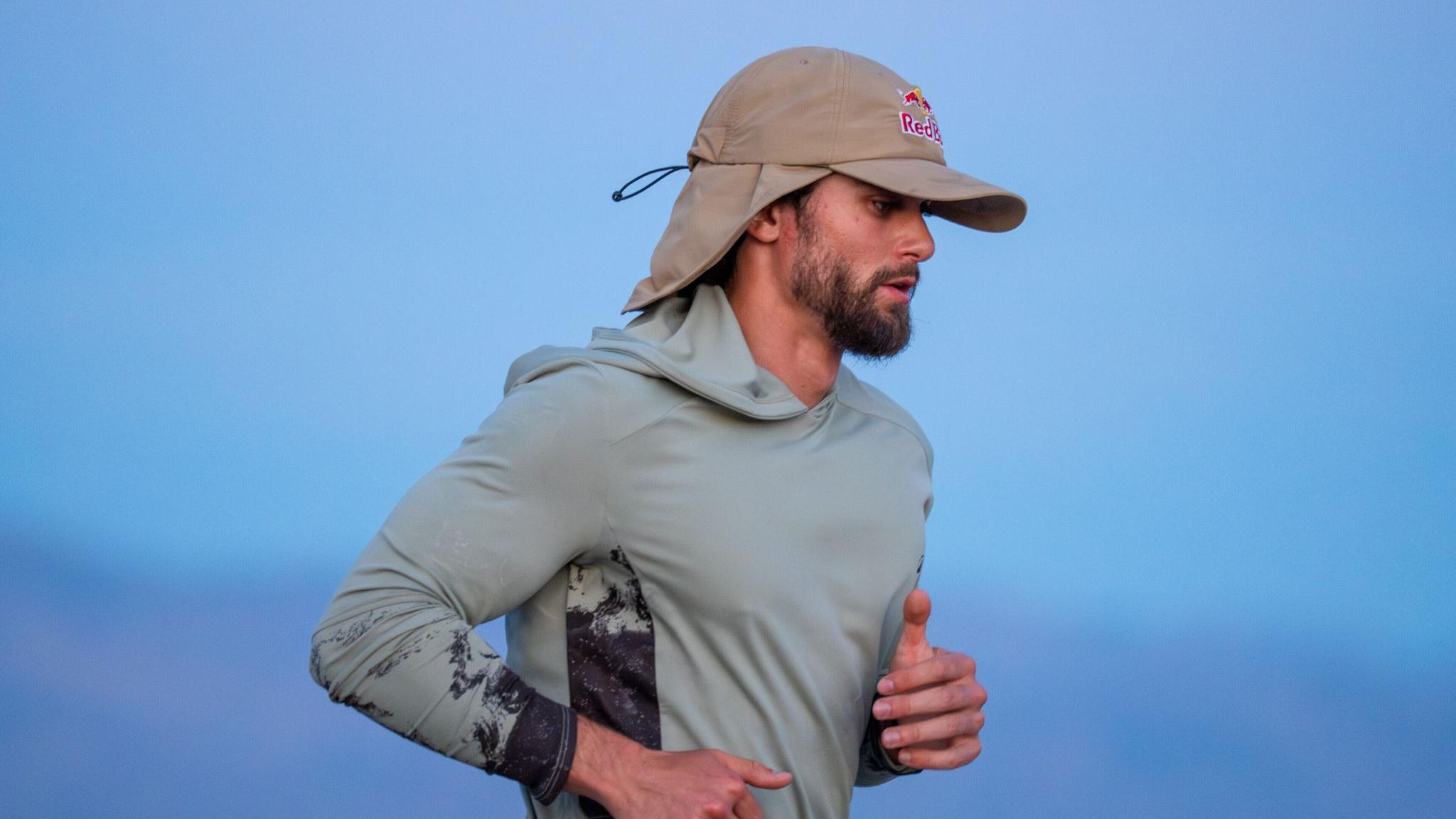 Der Berliner Extremläufer Arda Saatçi wollte zu Fuß 600 Kilometer in 96 Stunden zurücklegen und verfehlte sein persönliches Zeitlimit - dennoch eine gigantische Ausdauerleistung, zu der Menschen mehr brauchen als durchtrainierte Muskeln. Nämlich: den Kopf