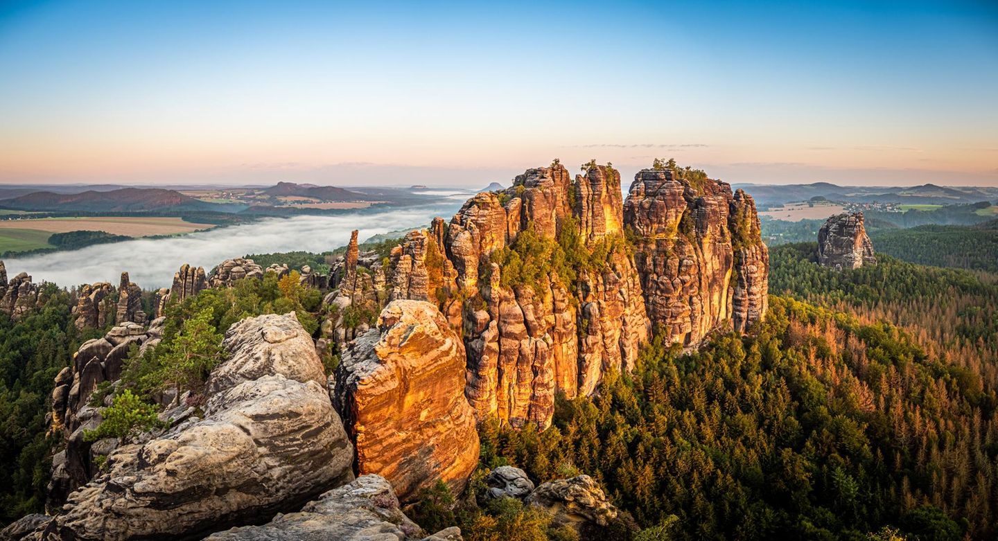 Schrammsteine bei Sonnenaufgang, Sächsische Schweiz