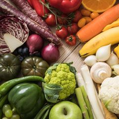 Je bunter, desto besser: Jedes Obst und Gemüse hat sein ganz eigenes Nährstoffprofil - auch aufgrund der enthaltenen Farbstoffe.