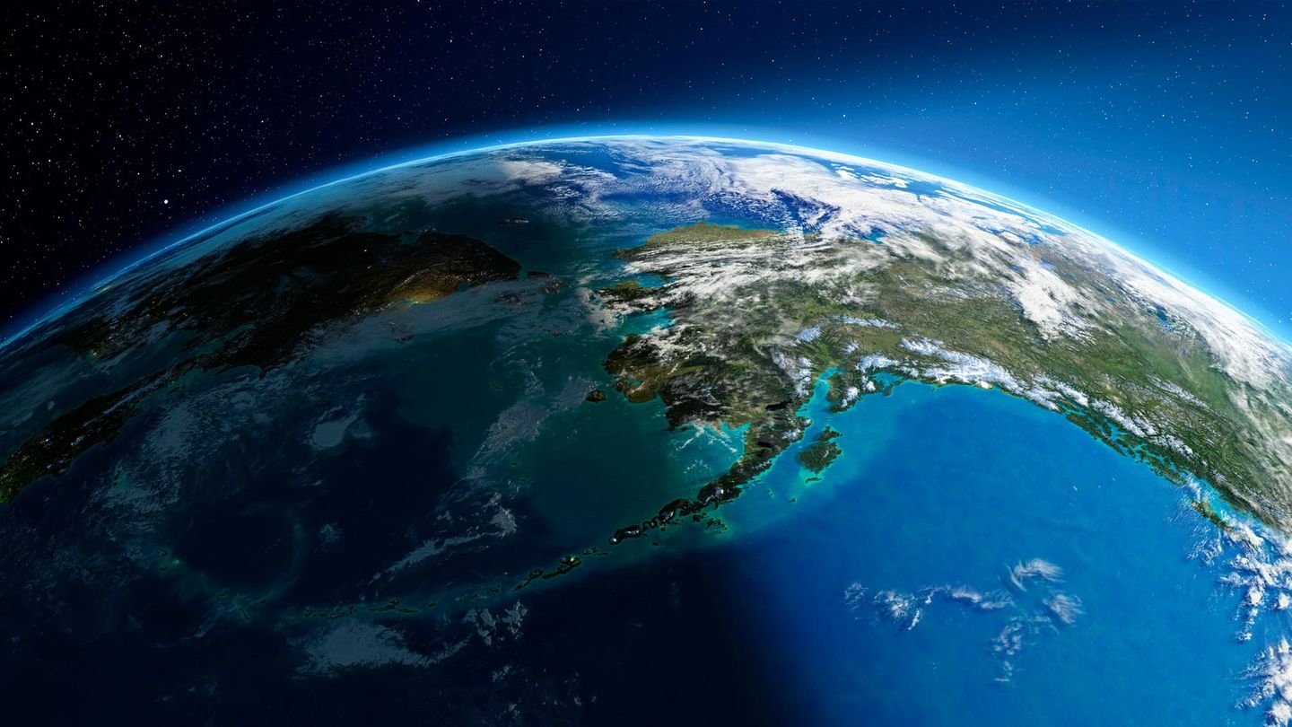 Computer-Rendering: Erdansicht aus dem All, Beringstrasse und Alaska im Sonnenaufgang.