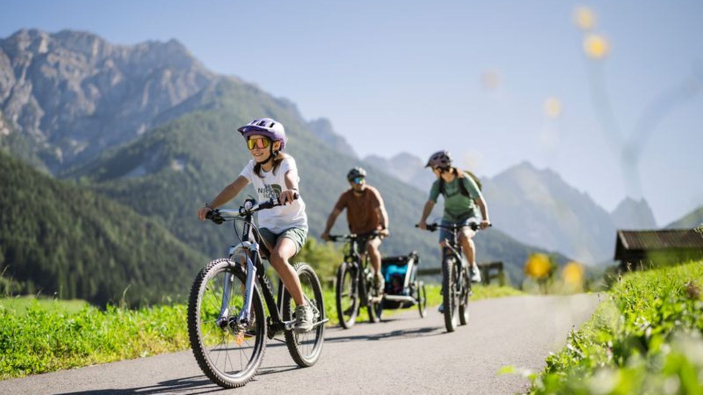 Wenig Steigung, viel zu erleben: Die Stubai-Radroute 19 wird als familienfreundlich angepriesen. Foto: Sebastian Marko/TVB Stuba