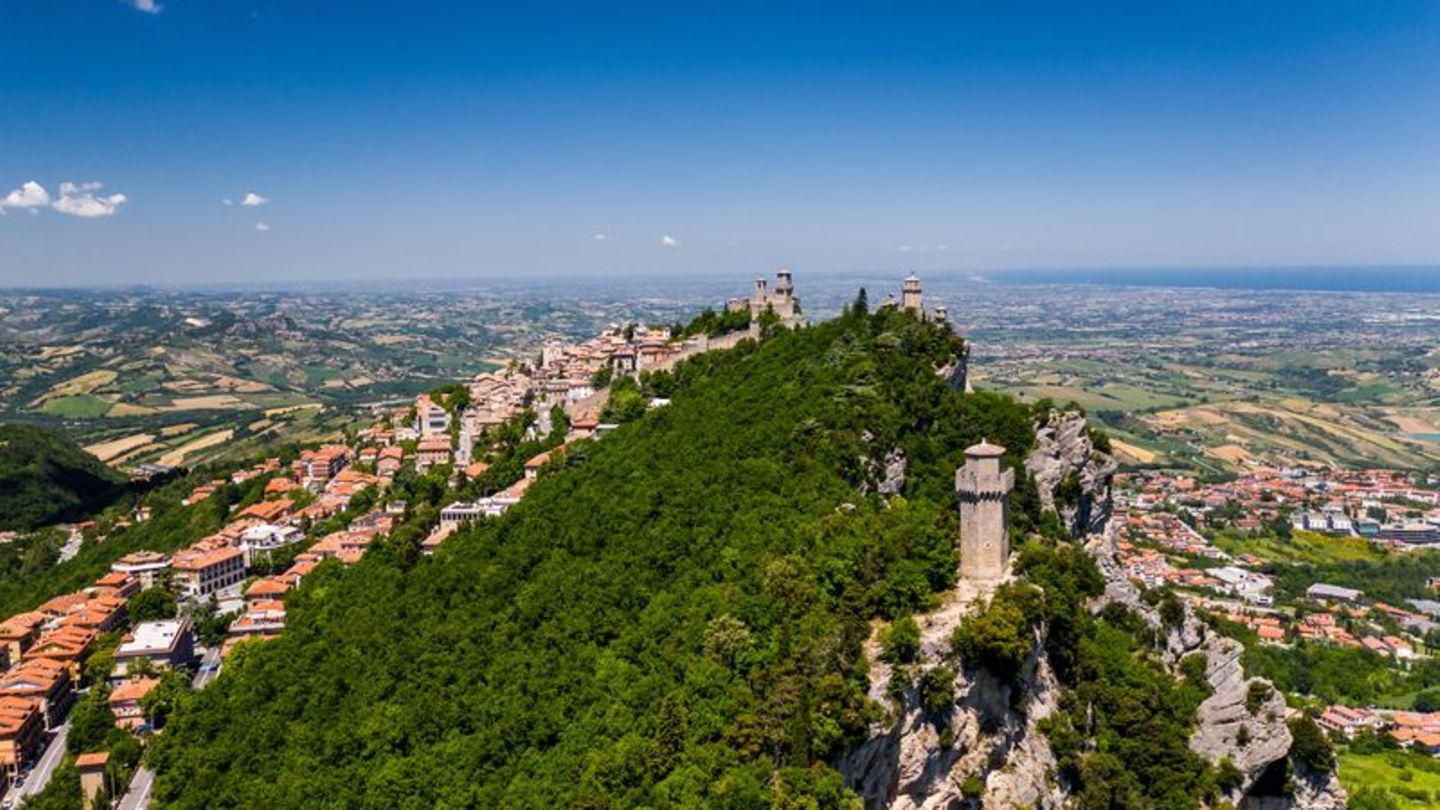 San Marinos Stadtgebiet gehört zum UNESCO-Welterbe. Foto: @visitsanmarino/dpa-tmn
