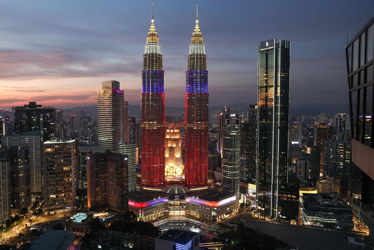 Die Petronas Towers im Abendlicht