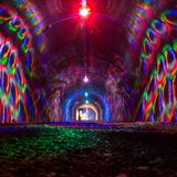 Bunte Lichter und Farben im TunelRi