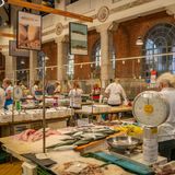 Fischmarkt mit Personen