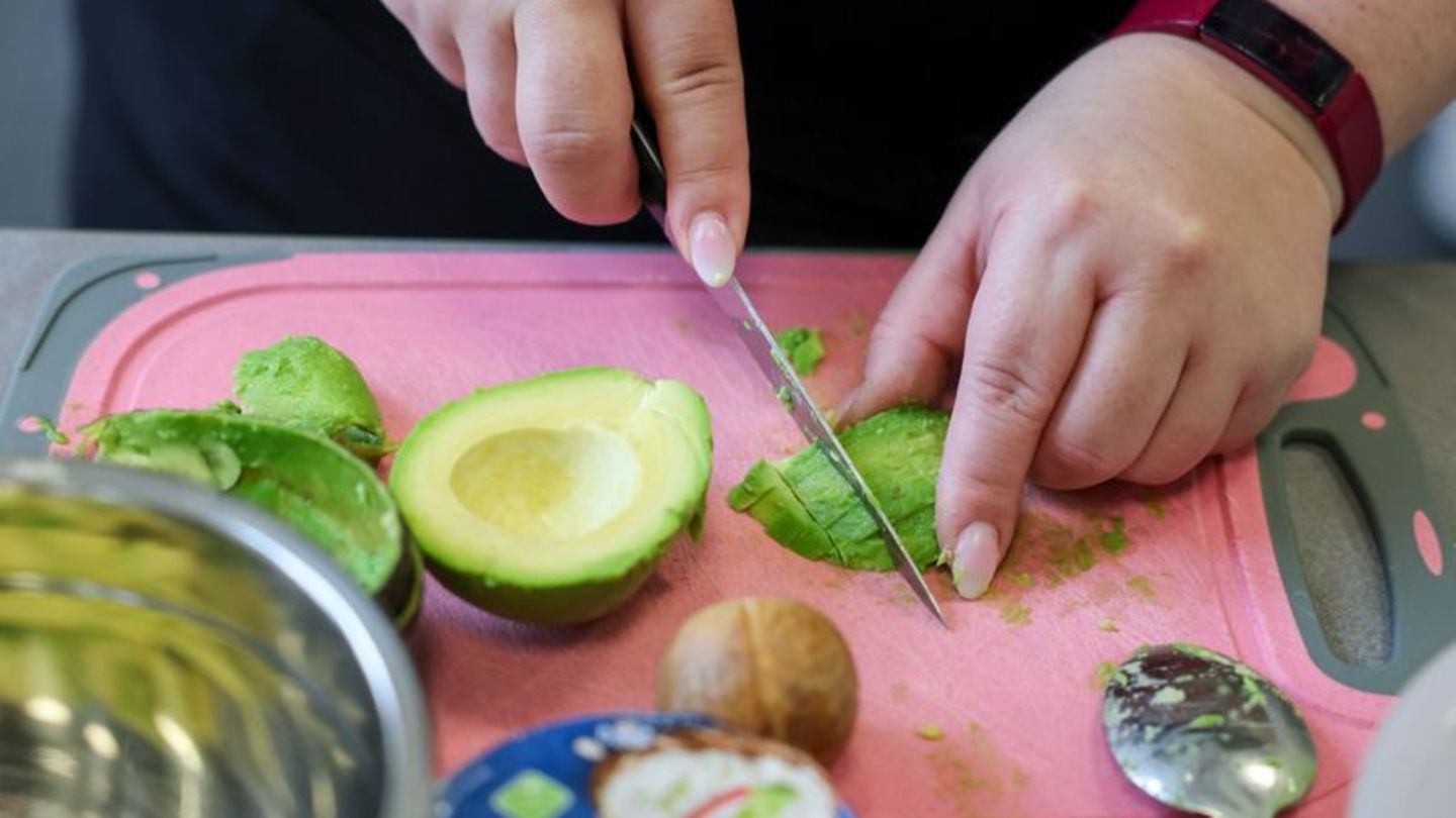 Eine ausgewogene, kalorienreduzierte Ernährung und viel Bewegung helfen dabei, auch mit einer Schilddrüsenunterfunktion erfolgre