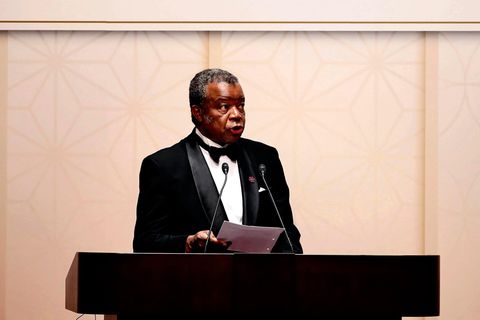 Jean-Jacques Muyembe hält eine Rede