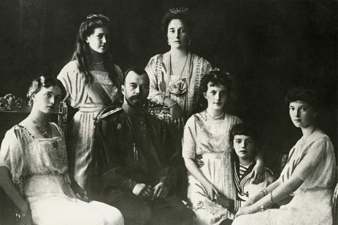 Zar Nikolaus II. mit seiner Familie