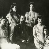 Zar Nikolaus II. mit seiner Familie