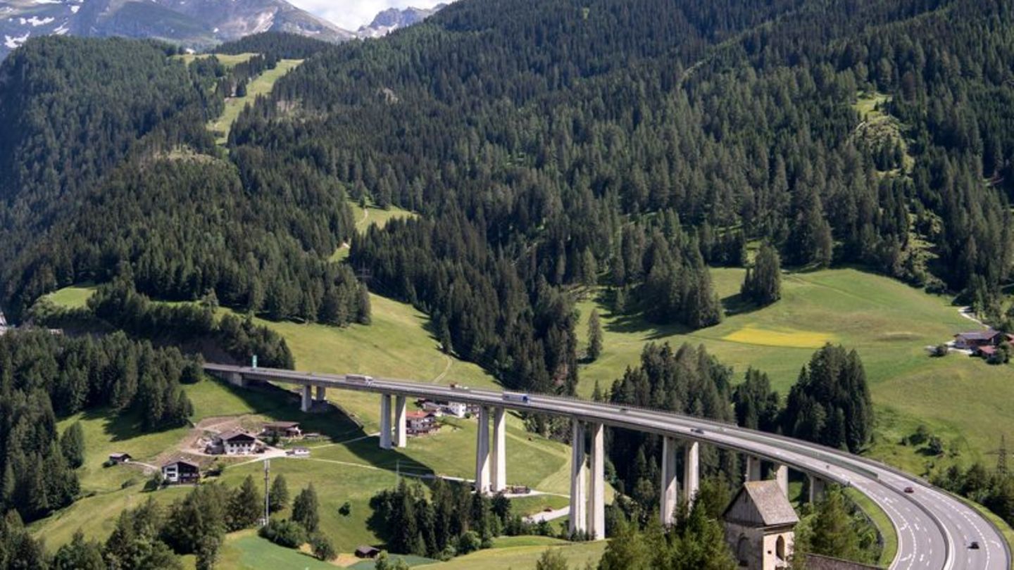 Reisechaos am Brenner: Die achtstündige Sperrung der Brennerautobahn am 30. Mai trifft viele Urlauber mitten in den Pfingstferie