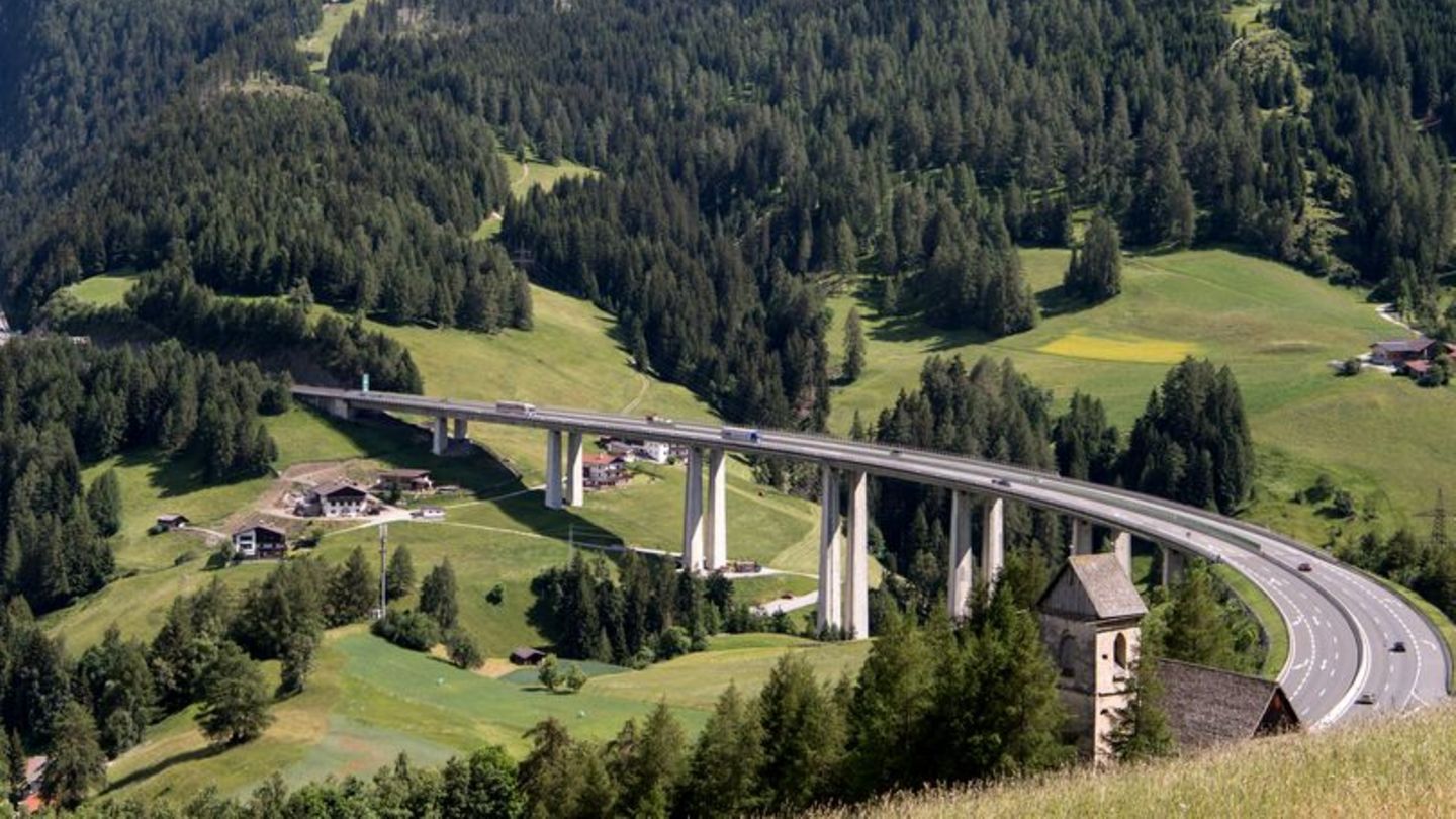 Reisechaos am Brenner: Die achtstündige Sperrung der Brennerautobahn am 30. Mai trifft viele Urlauber mitten in den Pfingstferie