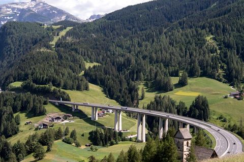 Reisechaos am Brenner: Die achtstündige Sperrung der Brennerautobahn am 30. Mai trifft viele Urlauber mitten in den Pfingstferie