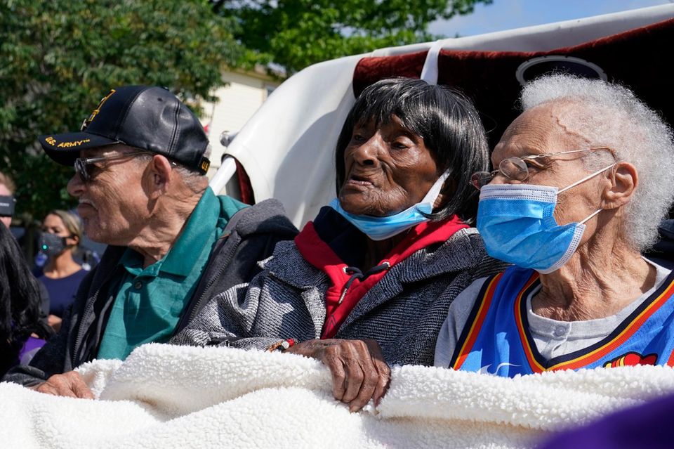 Überlebende des Tulsa Massakers bei einer Gedenkfeier zum 100. Jahrestag 2021