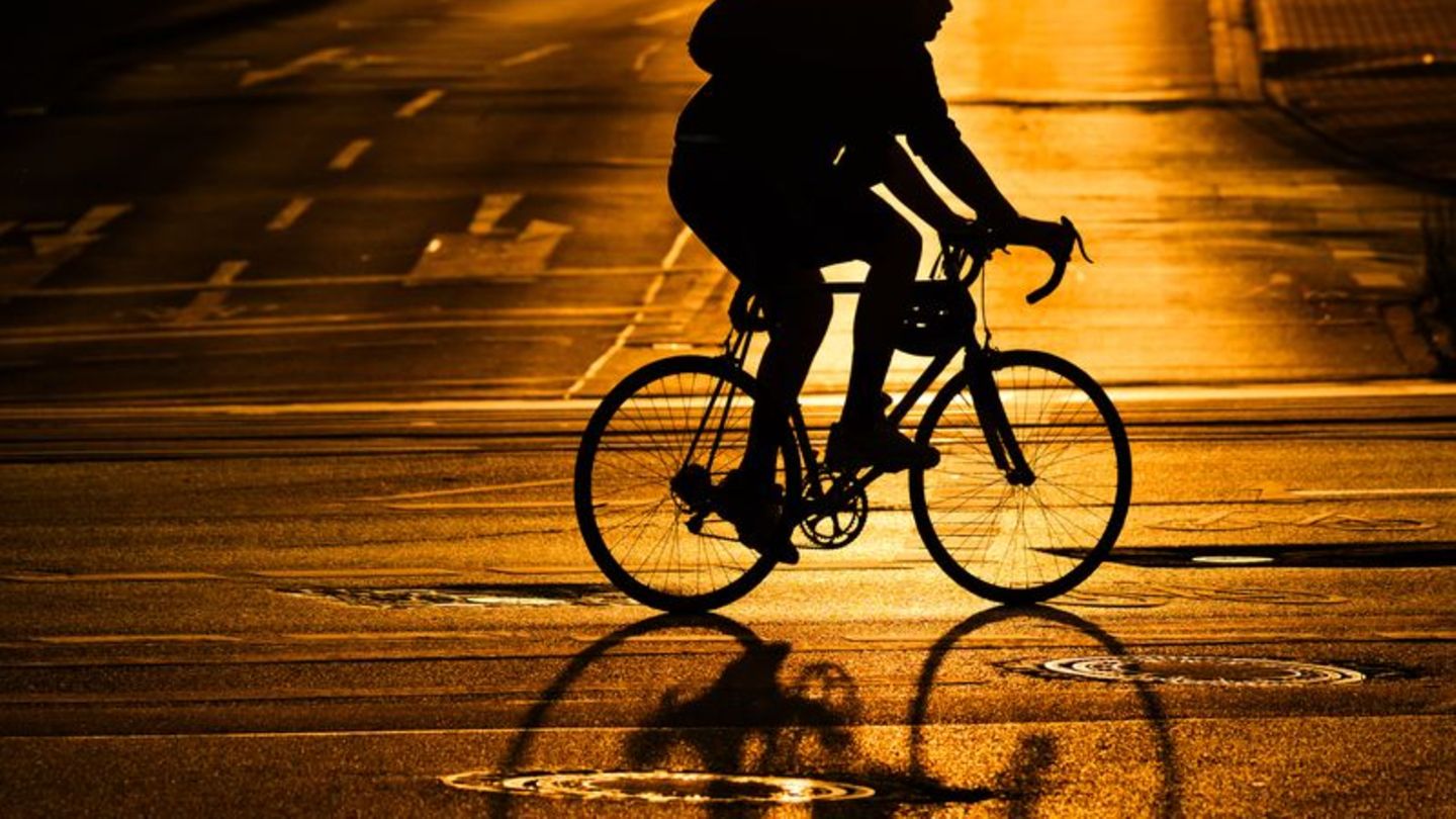 Am 1. Juni ist meteorologischer Sommeranfang. Foto: Julian Stratenschulte/dpa