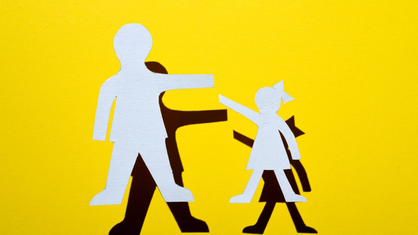 Familienpsychologie-Zwischen-Hilfe-und-Abgrenzung-Wie-man-mit-psychisch-kranken-Eltern-leben-kann-GEOplus