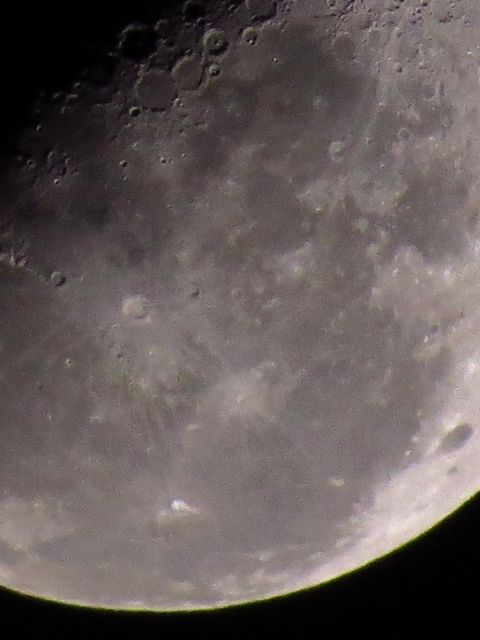 SpaceX-Raketenteil: NASA-Expertin: "Der Mond wird ständig von Objekten getroffen"